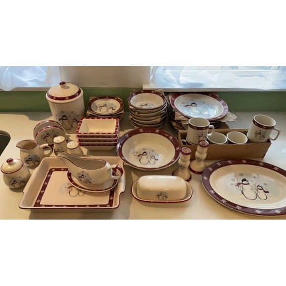 Royal Seasons Stoneware Snowman 44 Piece Dinner Set for 8 - RARE & VINTAGE - Picture 1 of 16